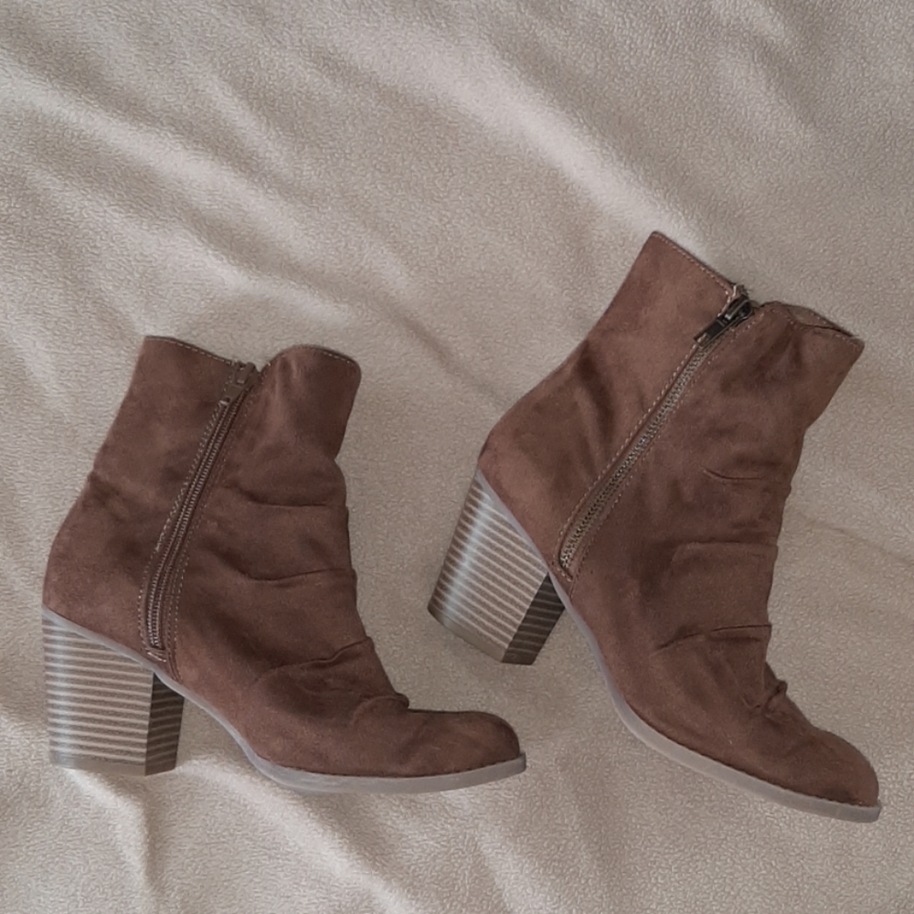 Brown swede cocanuts boots